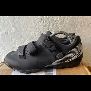 Shimano men’s bicycling shoes